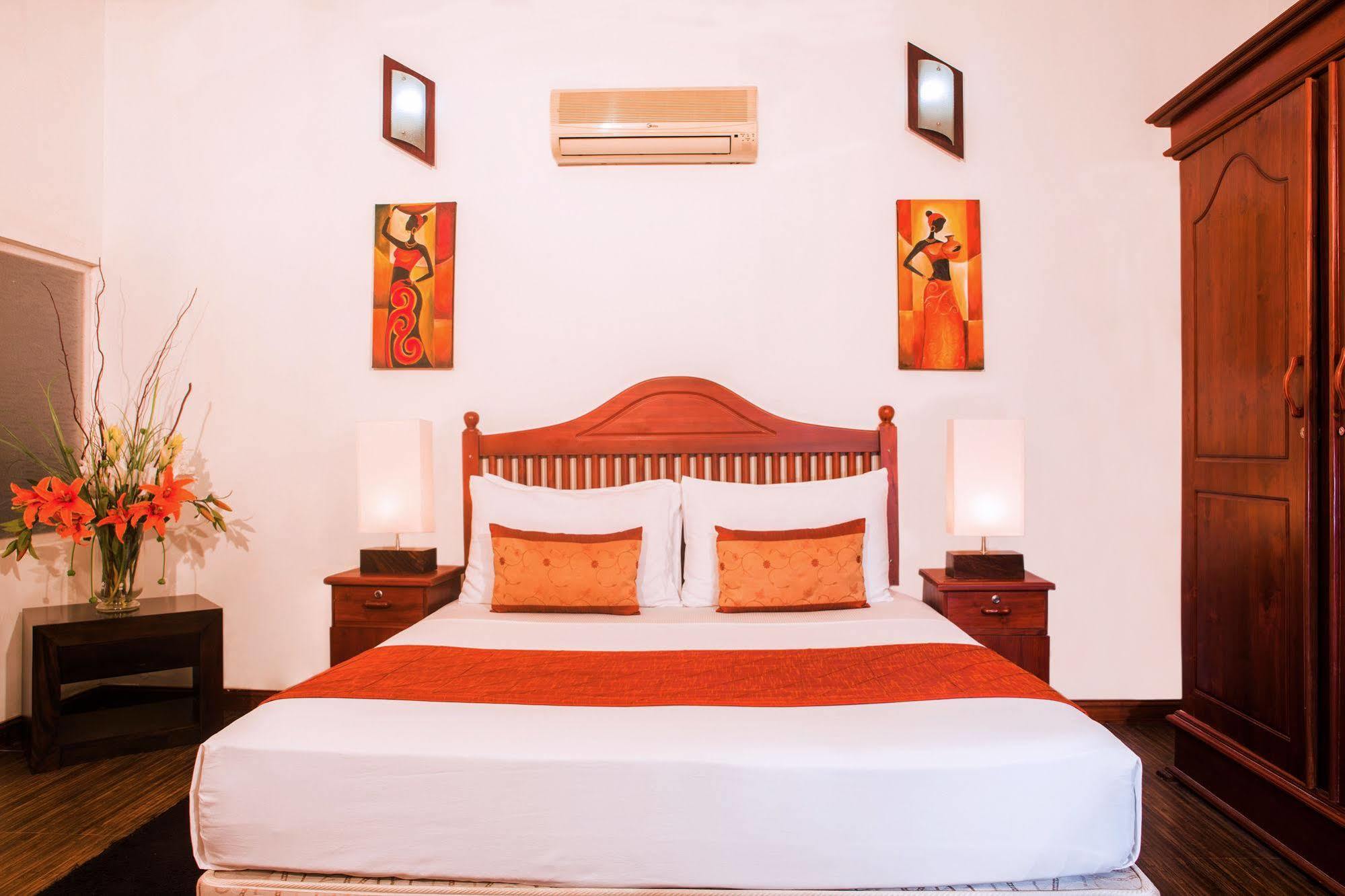 Whitehouse Residencies Bed & Breakfast